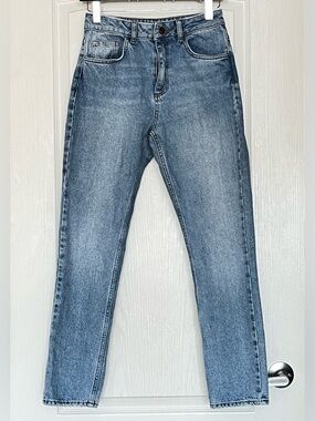 Reclaimed Vintage ASOS Light Wash Mom Jeans 24 Straight Leg Sustainable Fashion